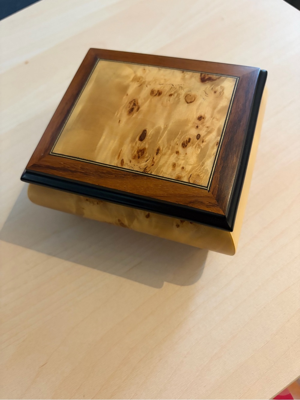 Vintage Sorrento Music Box,